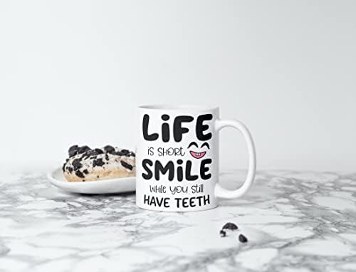 Животът е кратък, Улыбайся, Докато те все още имат зъби - Забавно Положителна Безгрижен чаша - Забавно Сладко Саркастичная Кафеена чаша - Чаша за чай - Подарък за мъже