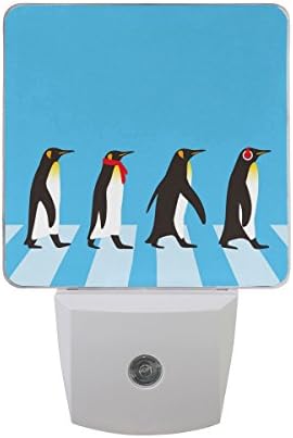 Naanle Комплект от 2 Забавни Анимационни Пингвини, Които вървят По Тротоара, Автоматичен Сензор, Led Лампа от Здрач до Зори, Сменяем в Помещението за Възрастни