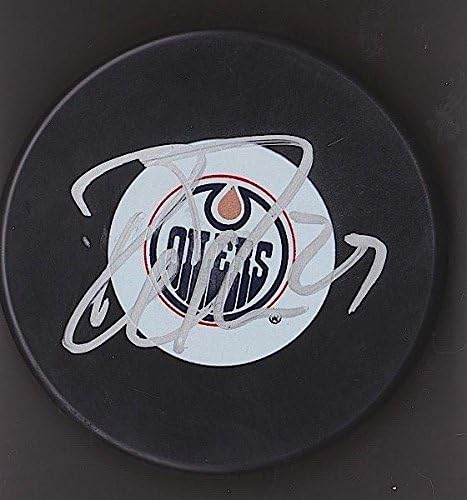 ДЪСТИН ПЕНЪР подписа шайбата ЕДМЪНТЪН ОЙЛЪРС с номер 2 в COA - за Миене на автографи в НХЛ