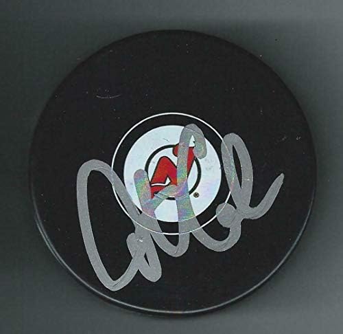 Дантон Коул подписа на шайбата на Ню Джърси Дэвилз - за Миене на НХЛ с автограф