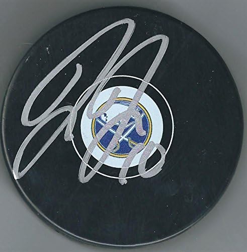 Хокейна шайба ДЖЕЙКОБА ДЖОЗЕФСОНА Бъфало Сейбърс с автограф - за миене на НХЛ с автограф
