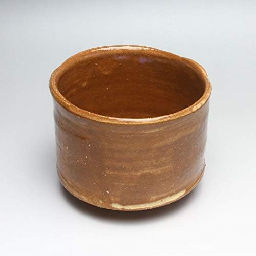 Чаша за чай Matchabowl чаван, приготвена Кадзусой Носакой. Традиционните японски керамични съдове за хагирования.